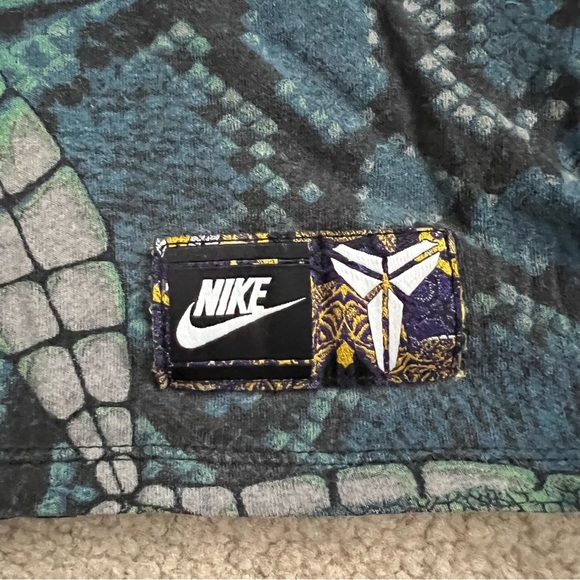 2015 Nike Kobe Bryant Black Mamba Tee Rare Mamba Logo Patch Lakers - Picture 4 of 10